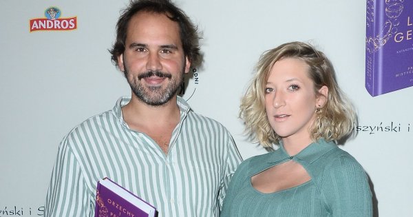Lara Gessler z ogromnym brzuszkiem w dzianinowej obcisłej sukience na premierze książki! Kiedy poród?