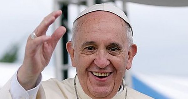 Papież Franciszek oficjalnie poparł związki partnerskie osób LGBT: "Są dziećmi bożymi"