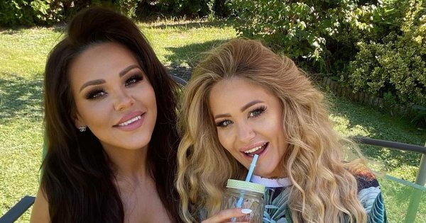 Sylwia Bomba i Ewa Mrozowska pozują bez makijażu. OMG, nie przestraszcie się!