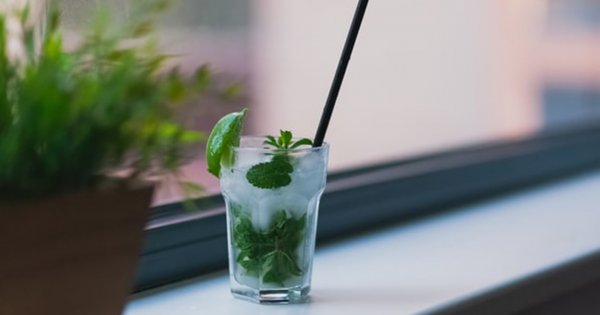Drinki bezalkoholowe - trzy szybkie propozycje, które skradną serca gości