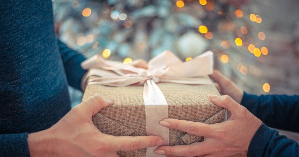 Jak wykonać opakowanie prezentów świątecznych ze starych ulotek i inne świąteczne, prezentowe porady DIY