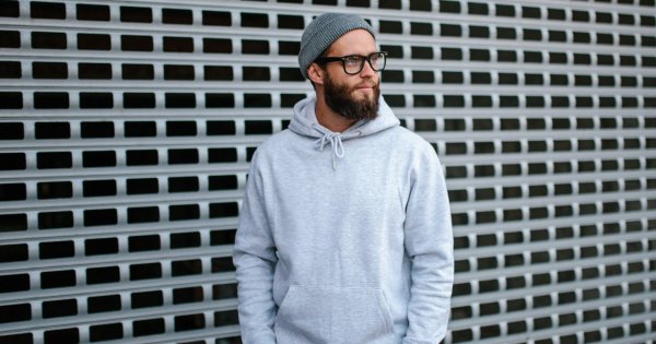 Bluzy męskie na home office i do noszenia na co dzień - jakie wybrać?