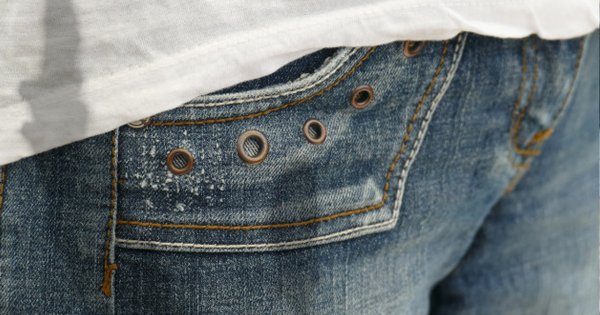 Jak usunąć tłuste plamy? Uratuj swoje zabrudzone ubrania