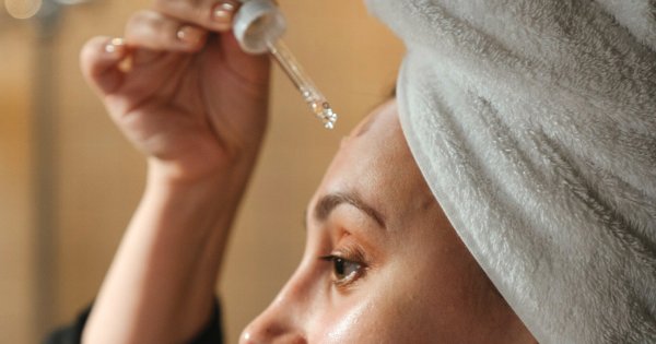 Jak pobudzić skórę do regeneracji - preparaty typu serum.