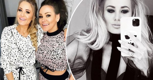 Ewa Mrozowska z "Gogglebox" w miodowym blondzie z różowym akcentem. Robi wrażenie!