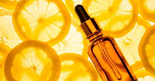 Serum, krem, eliksir - 3 rozświetlające produkty z witaminą C