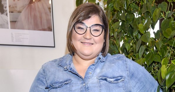 Dominika Gwit w jeansowej sukience. Jeden detal wyszczuplił ją i "zrobił talię"!