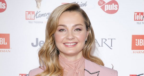 Telekamery 2021: Małgorzata Socha w różowym garniturze. Damski garnitur będzie hitem wiosny 2021!