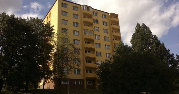 Wnuczek wyrzucił swoją babcię przez balkon! 78-letnia kobieta nie przeżyła!