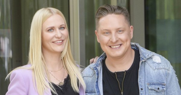 Żona Antka Smykiewicza pokazała, jak ubrała się na komunię świętą. Jej damski garnitur nas zachwycił!