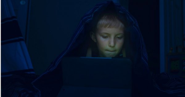Policja ostrzega! Te internetowe zabawy mogą doprowadzić do tragedii. Uważaj na swoje dziecko!