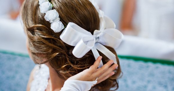 "Rodzice koleżanek Julki wyprawiają wystawne przyjęcia komunijne, a mnie stać jedynie na skromny obiad"