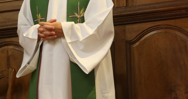 Mieszkańcy narzekali na drożyznę na cmentarzu. Kuria się złośliwie zemściła