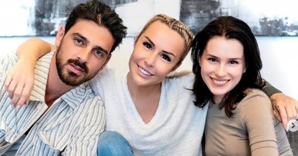 Anna-Maria Sieklucka w ściętych na krótko i siwych włosach! Chyba nie do końca jej się podoba