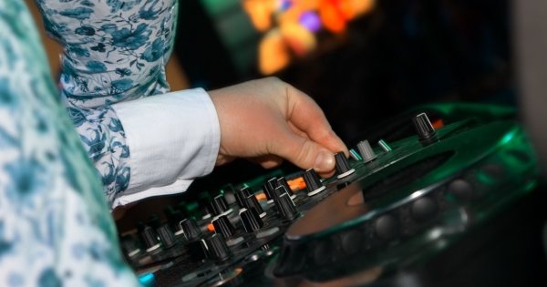 DJ z Katowic zdradza pikantne historie z sal weselnych: "Słoma z butów wystaje najczęściej bogaczom"