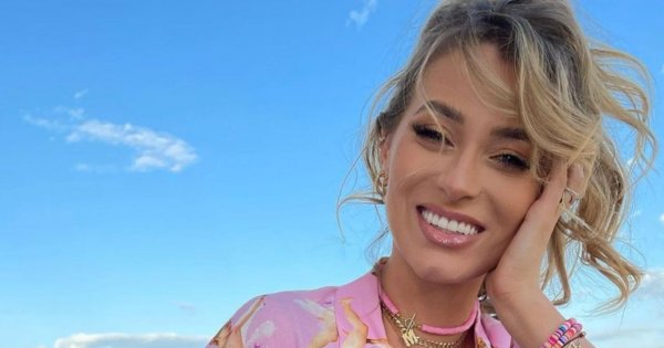 Marcelina Zawadzka pozuje w Dubaju w obcisłej sukience z dekoltem! Zadała szyku?