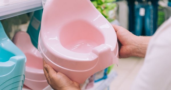 "Teściowa kupiła mojej rocznej córce nocnik. Twierdzi, że jest już za duża na pieluchę"