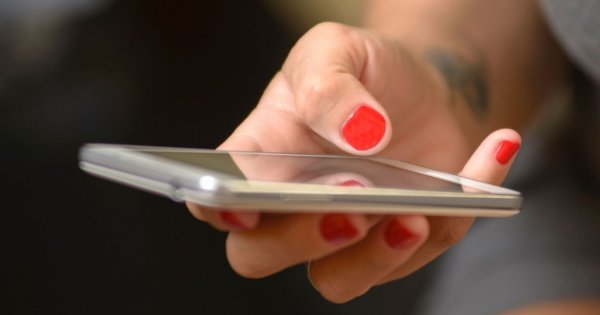 "Sprawdzam telefon męża. Dzięki temu wiem, że jest wobec mnie fair. Facetom się nie ufa!"