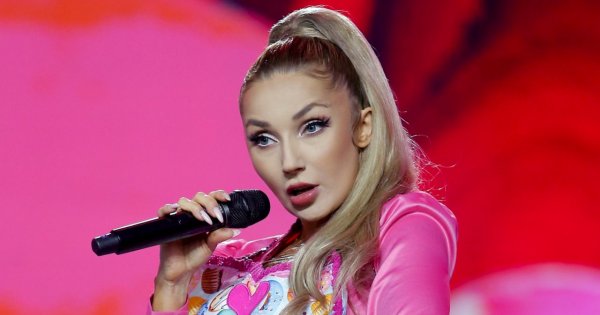 Cleo w Sopocie znów kucyku. Internauci ostro o jej stylizacji: Wieś tańczy i śpiewa połączona z Barbie