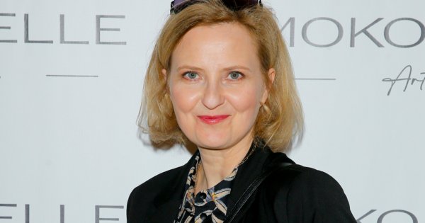 50-letnia Iza Kuna pozuje toples w oceanie. "Figura lepsza od większości 30-latek!" - piszą fani