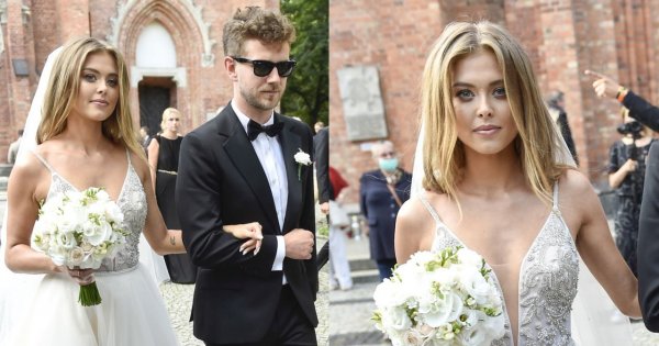 Mama panny młodej w długiej błyszczącej sukni na ślubie Joanny Opozdy. "OMG, ale piękne! Wyglądacie jak siostry" - piszą fani