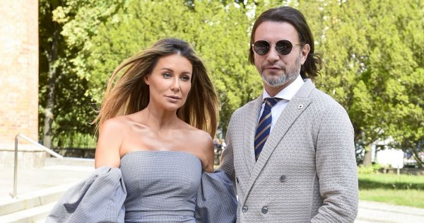 Małgorzata Rozenek w sukience na wesele Opozdy i Królikowskiego! Dobrze jej w szarej ołówkowej kreacji z ogromnymi bufkami?