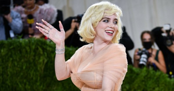 Billie Eilish jak Marilyn Monroe! W ogromnej sukni z długim trenem na MET GALA. Najlepsza kreacja?!