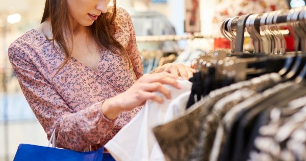 "Synowa kupiła mojej wnuczce sukienkę za 800 zł! Nie pracuje, a myśli o luksusach dla dziecka"
