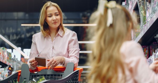 Biedronka kontra Lidl - rywalizacja na pluszaki i produkty sygnowane Ekipą