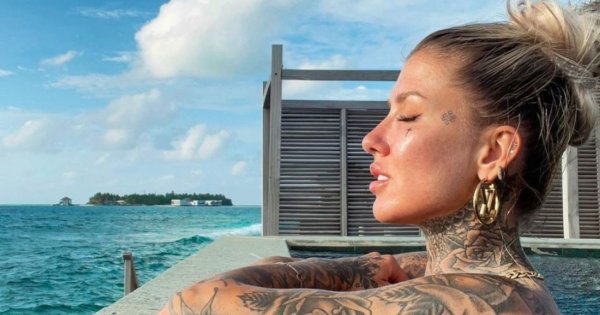 Deynn pokazuje swoje wdzięki w mocno wyciętym bikini! "Bogini bikini"!