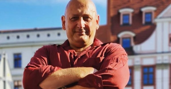 Jacek Wójcik z "Królowych życia" obchodzi dzisiaj urodziny! Z tej okazji przypominamy jego najzabawniejsze zdjęcia!