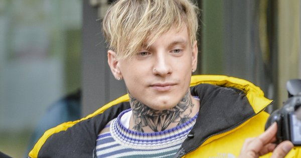 Smolasty i jego ekstrawaganckie stylizacje na ściankach i koncertach. Wygląda światowo?