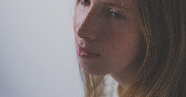 "Mąż zabrania mi się malować, ale lajkuje na Insta modelki w pełnym makijażu..."