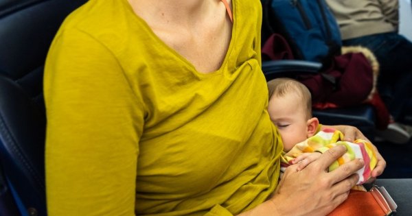 Młoda mama wyrzucona z autobusu przez kierowcę, bo karmiła piersią! Nikt jej nie bronił!
