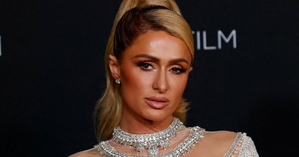 Naciągnięta twarz 62-letniej matki Paris Hilton po licznych zabiegach. Internauci są zaniepokojeni!