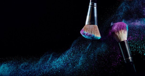 Jak czyścić pędzle do makijażu? Poznaj skuteczne sposoby