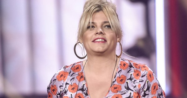 Ania Dąbrowska w błyszczącej mini pokazuje zgrabne nogi! Dlaczego wcześniej je zakrywała?!