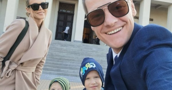 Marcin Mroczek publikuje urocze zdjęcia ze świątecznej sesji zdjęciowej. Zdradził jak pracuje się z synkami!