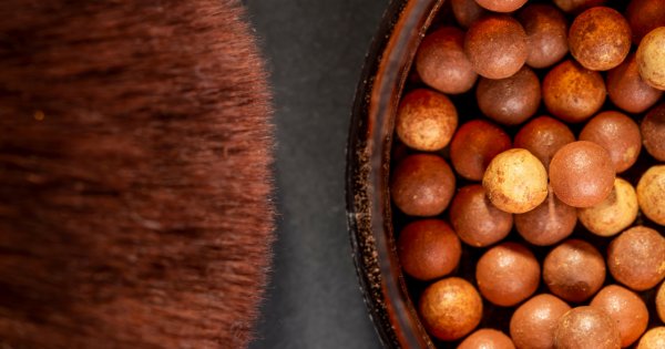 Bronzer do twarzy oraz ciała, czyli kosmetyk do zadań specjalnych