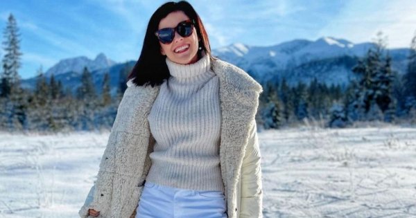 Katarzyna Cichopek eksponuje biust, popijając kawkę na stoku narciarskim! "Nie tylko nartami człowiek żyje"