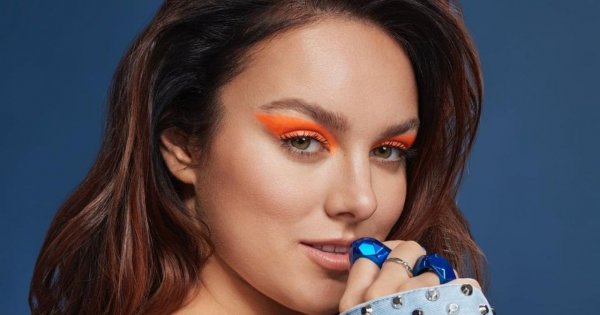 Ewa Farna w ekstrawaganckim stroju z ogromnym ciążowym brzuchem przed "DD TVN"! Ma gust?