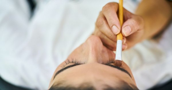 Brwi pudrowe - wszystko, co powinnaś o nich wiedzieć