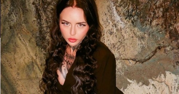 "Hotel Paradise": Launo dodaje kolejne hot zdjęcie! Znowu postawiła na fiolet!