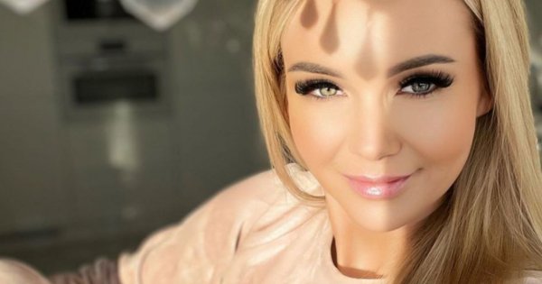 "Królowe życia" - Monika Chwajoł w eleganckim, welurowym dresiku swojej marki!