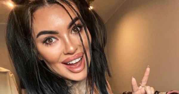 "Królowe życia" - Anna Renusz zainspirowała się sesją Kim Kardashian! Zasłaniają ją tylko... kwiaty!