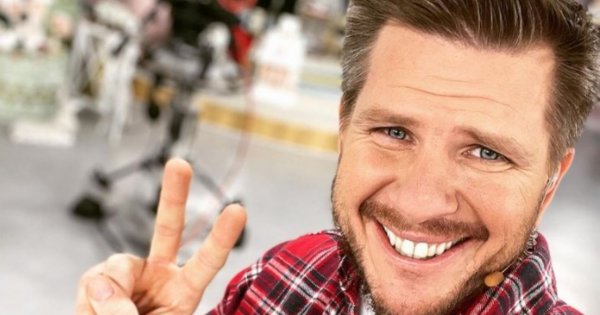 Filip Chajzer pozuje w dopasowanym, zielonym garniturze! "Wyglądasz jak ogórek lub groszek" - wyśmiewają się fani