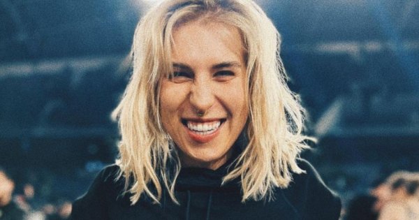 Agnieszka Grzelak już tak nie wygląda! Pokazała się w naturalnym kolorze włosów! Fani twierdzą, że wygląda jak... Deynn!