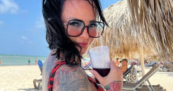 Kamila "Kamiszka" Wybrańczyk wraca z bajecznych wakacji z... dodatkowymi kilogramami, którymi chwali się na Instagramie!