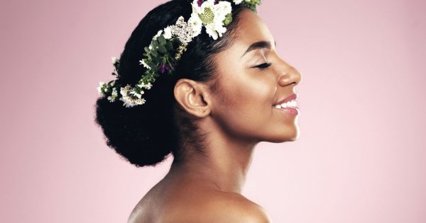 Makijaż boho - lekki, modny i naturalny. Jak go wykonać?