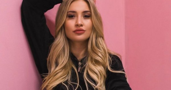 "Hotel Paradise" - Sara pojawiła się na "Strefie Hotelu" w Krakowie w stylowym, czerwonym zestawie! Bardzo wiosennie!